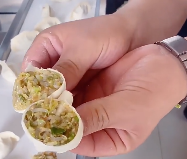 饺子机总出故障、做的饺子还缺角？这台机器如何悄然解决？